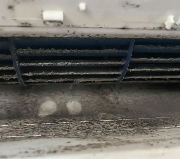 潞城空调吹的风有股烧焦味是怎么回事